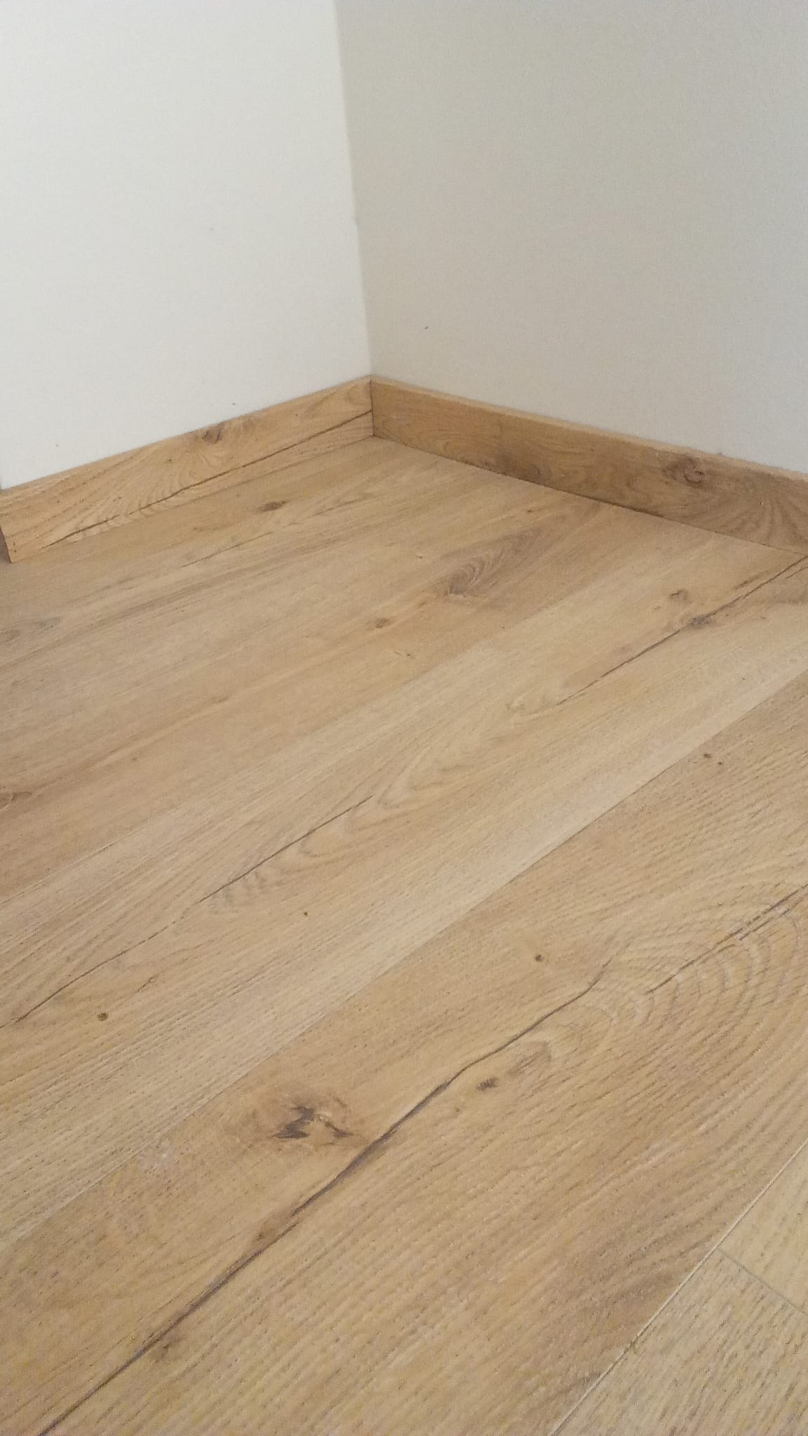 Dettaglio di pavimento effetto legno posato